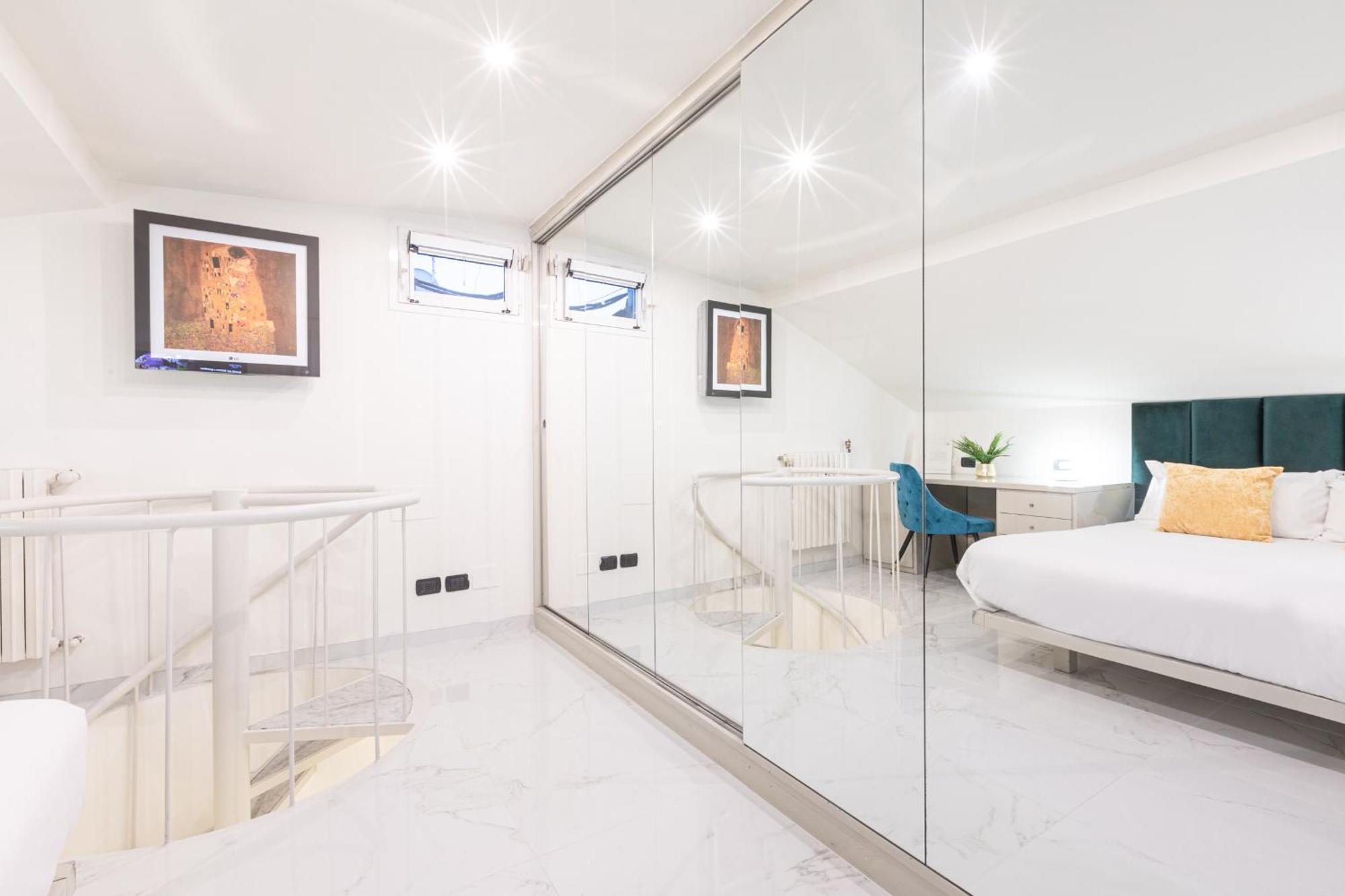 Monte Napoleone Split-Level Terrace Apartment - Top Collection Mailand Exterior foto